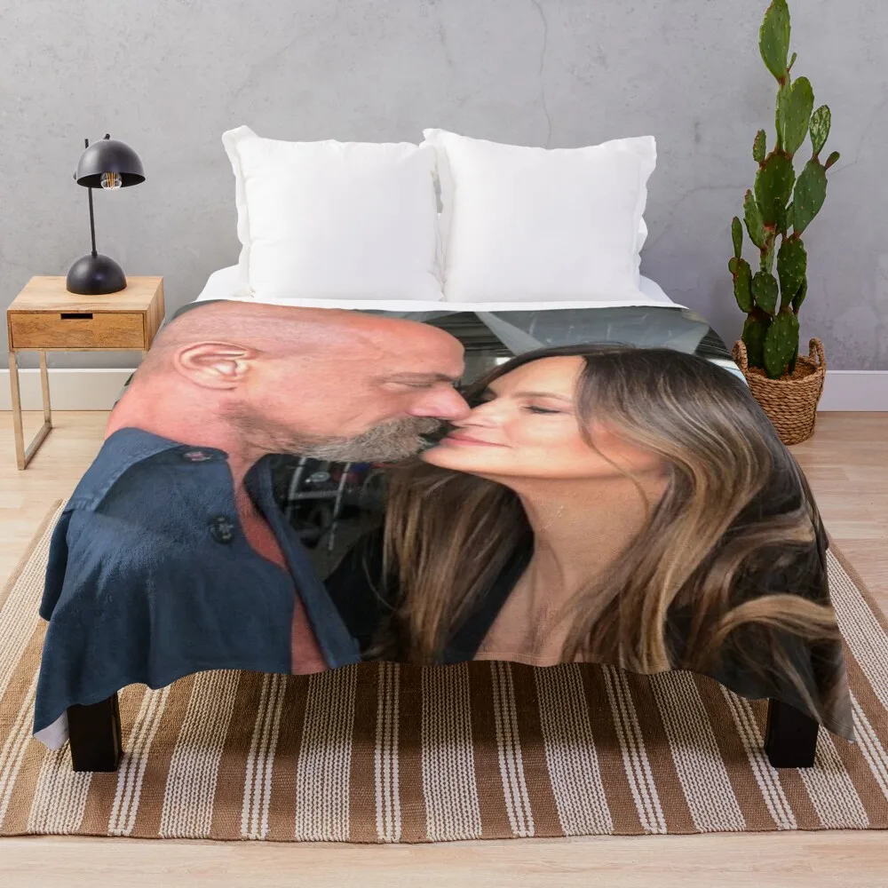 Chris Meloni & Mariska Hargitay Throw Blanket Decorative Sofa Blanket For Sofa