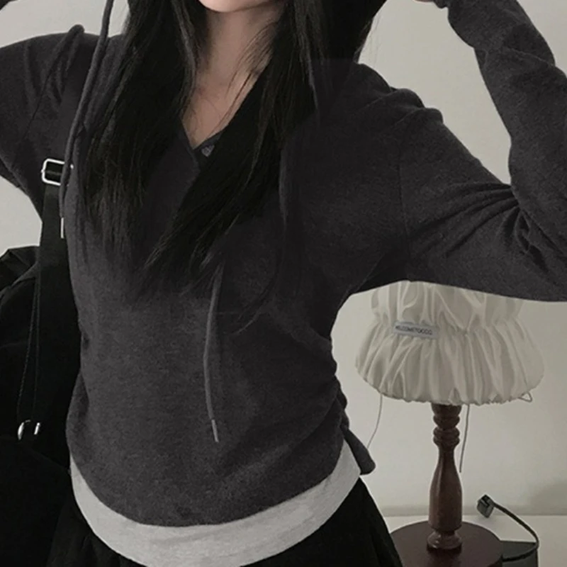 

Style Pure Lust Hottie Style Hooded Long-sleeved T-shirt Design, Slim Fit, Color Matching Inner Casual Top for Women