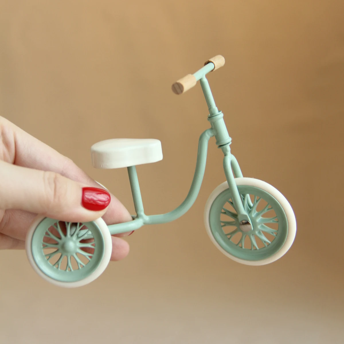 Miniature Artificial Furniture 1:12 Iron Tricycle Suitable for Bjd Ob11 Doll House Home Furnishings