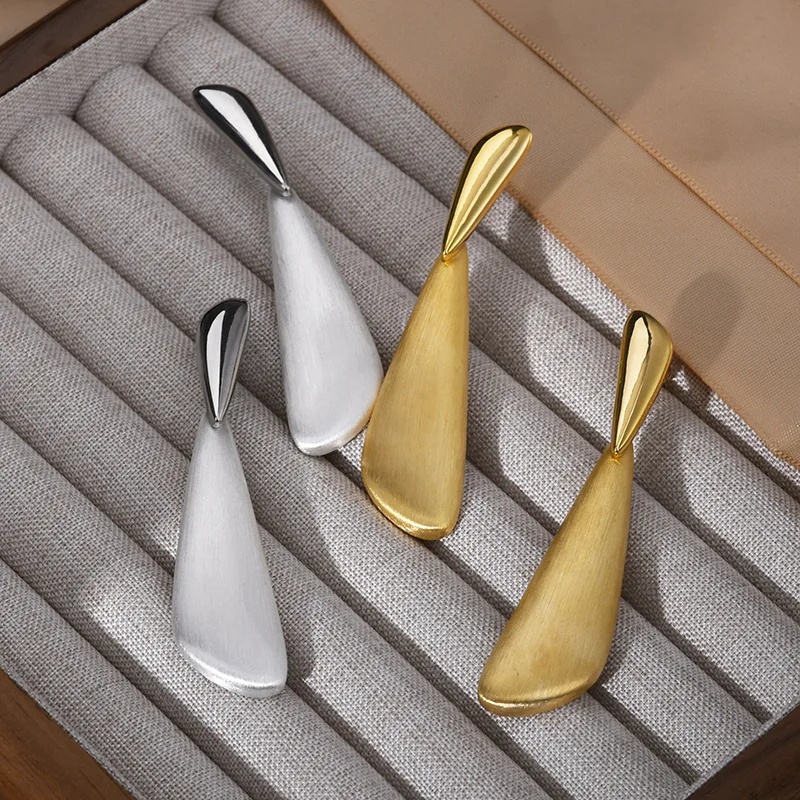 Heavy industry exquisite cold wind and water drop earrings exaggerated atmosphere light luxury high sense earrings niche design