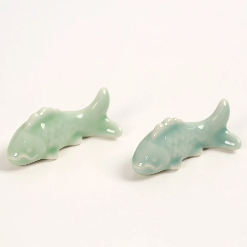 FY Lovely Koi Carp Small Pen Holders Ceramics Living Room Decoration Fish Figurines Celadon Home Decor Ornaments Garden Fairy