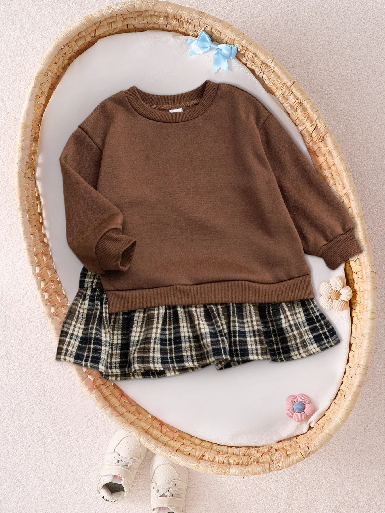 

Комплект из 1 предмета: тонкое платье для девочек на весну и осень, простой пуловер с длинными рукавами и асимметричным подолом, клетчатый узор, платье-обманка с эффектом двухслойности, милое и модное платье принцессы для девочек, подарок на день рождения