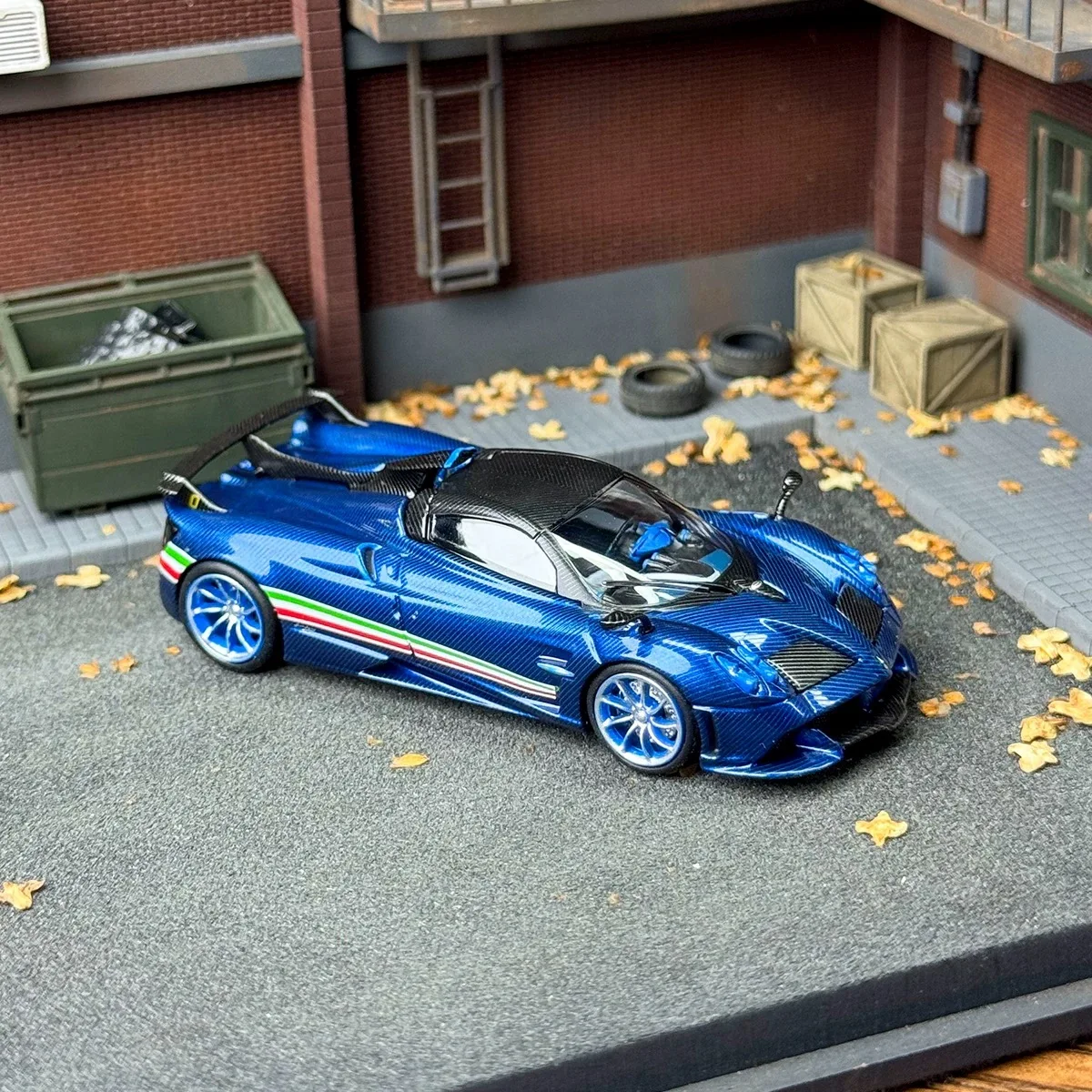 

CM Model 1:64 Pagani Huayra Tricolor alloy model
