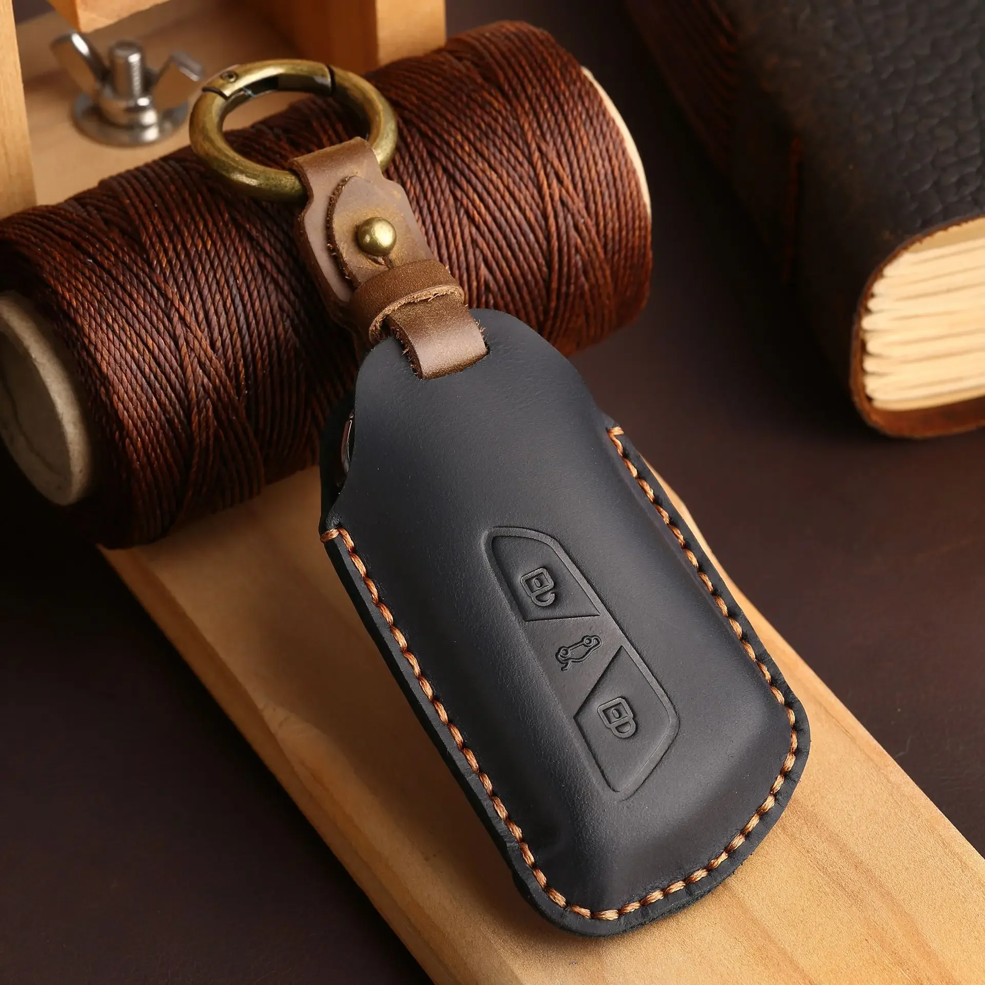 

1pc Leather Key Case Shell For Skoda Octavia A8 2021 For Seat Leon Cupra Formentor For VW Golf 8 ID4 ID6 Cover Key Chains