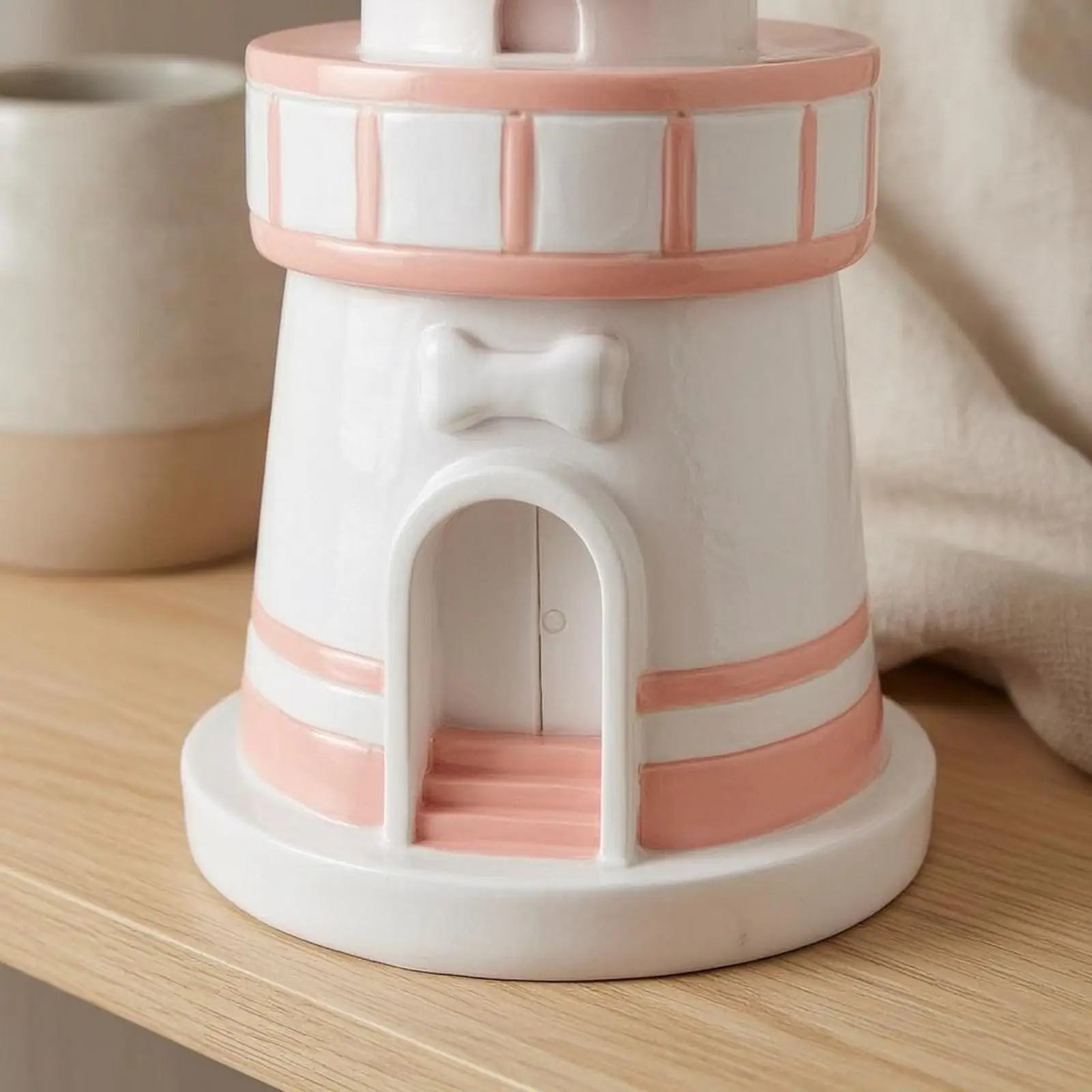 urne-commemorative-pour-animaux-de-compagnie-forme-tour-conique-style-phare-toit-conique