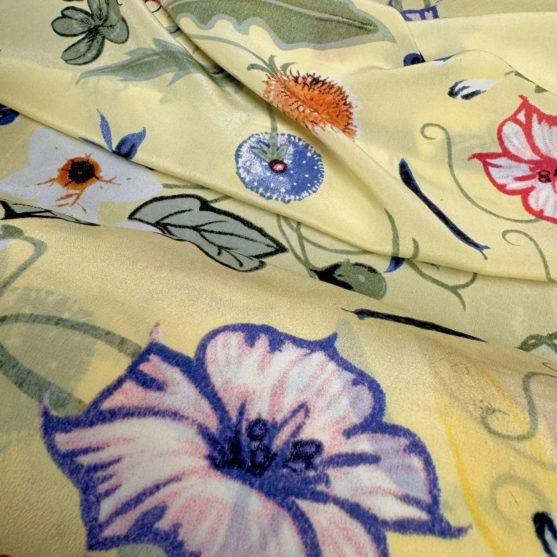 

1 метр, 100% шелк шелковицы, креповая шелковая ткань 16 мамме, желтая с большими цветами, с принтом, ширина 140 см, 55 дюймов, по дворам JX065