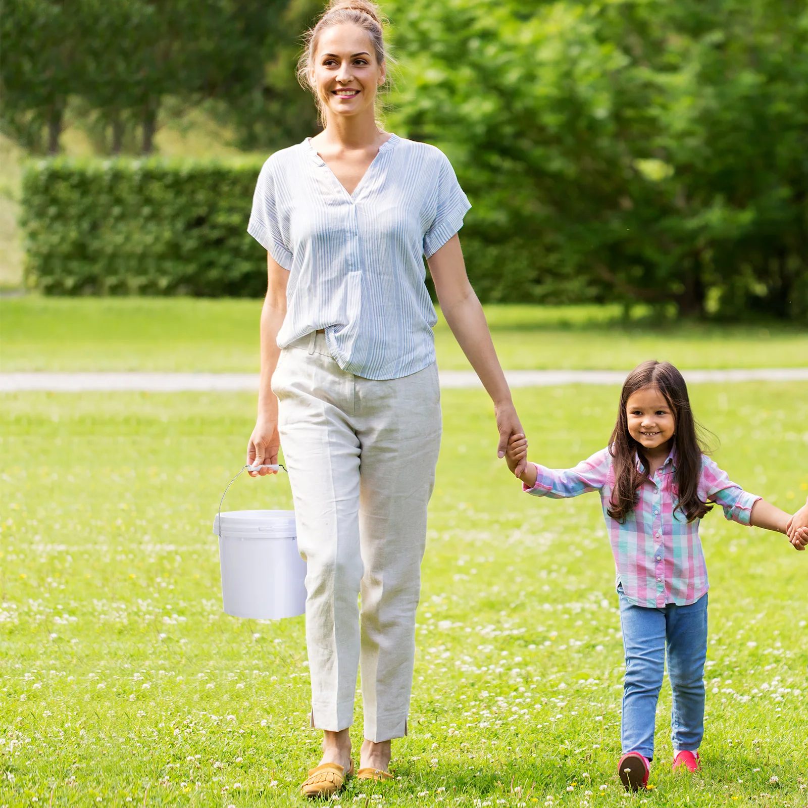 

2pcs 5L White Plastic Bucket With Lid Portable Food Grade Pail For Water Paint Pet Food Storage Small Gallon Buckets