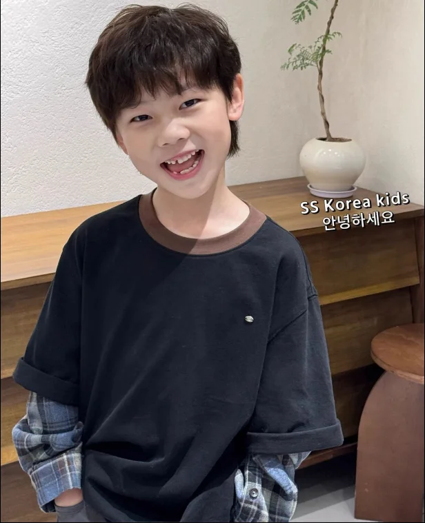 T-shirt 2026 Autumn and Winter New Childrens Clothing Korean Style Boys and Girls Fashion Fake Two Check Sleeve Splicing T-shirt