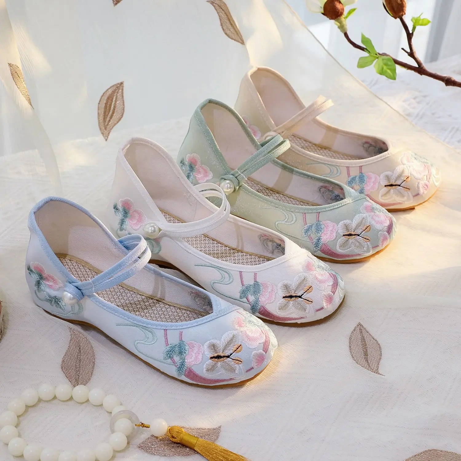 

Chinese Style Old Beijing Cloth Shoes Female Han Costume with Cheongsam Embroidered Soft Bottom Height Increasing Insole Dancing