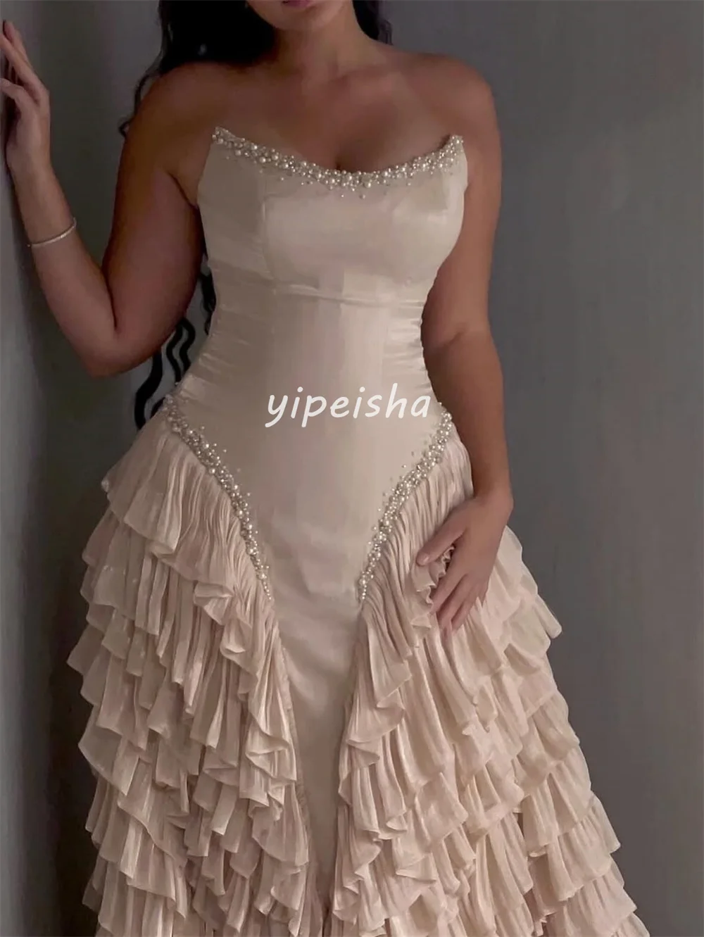 カスタマイズされた複雑なマッチングプリーツティアードパールラインストーンAラインストラップレスロングドレスオーダーメイドオケージョンドレス高品質