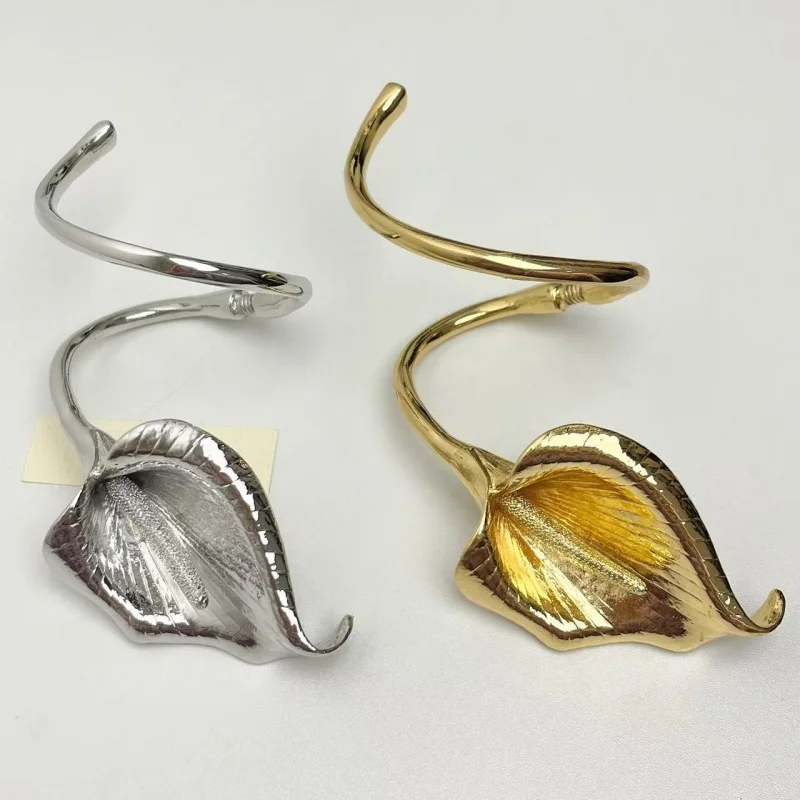 Exaggerated European And American Metal Bracelet for Women with Horse Chestnut Flower Design Luxury Open Hand Ring Unique Daily