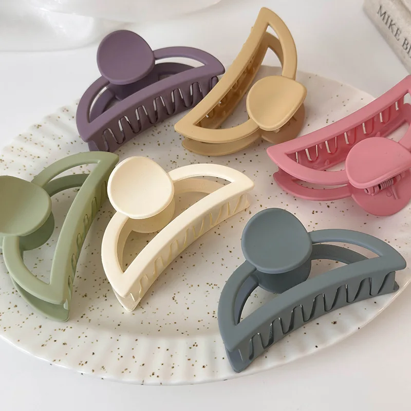 

Frosted Shark Clip 1pc Kawaii Minimalist Hair Claw for Women Back of Head Bun Holder Side Bangs Clip Daily Outing Cute Hairpin