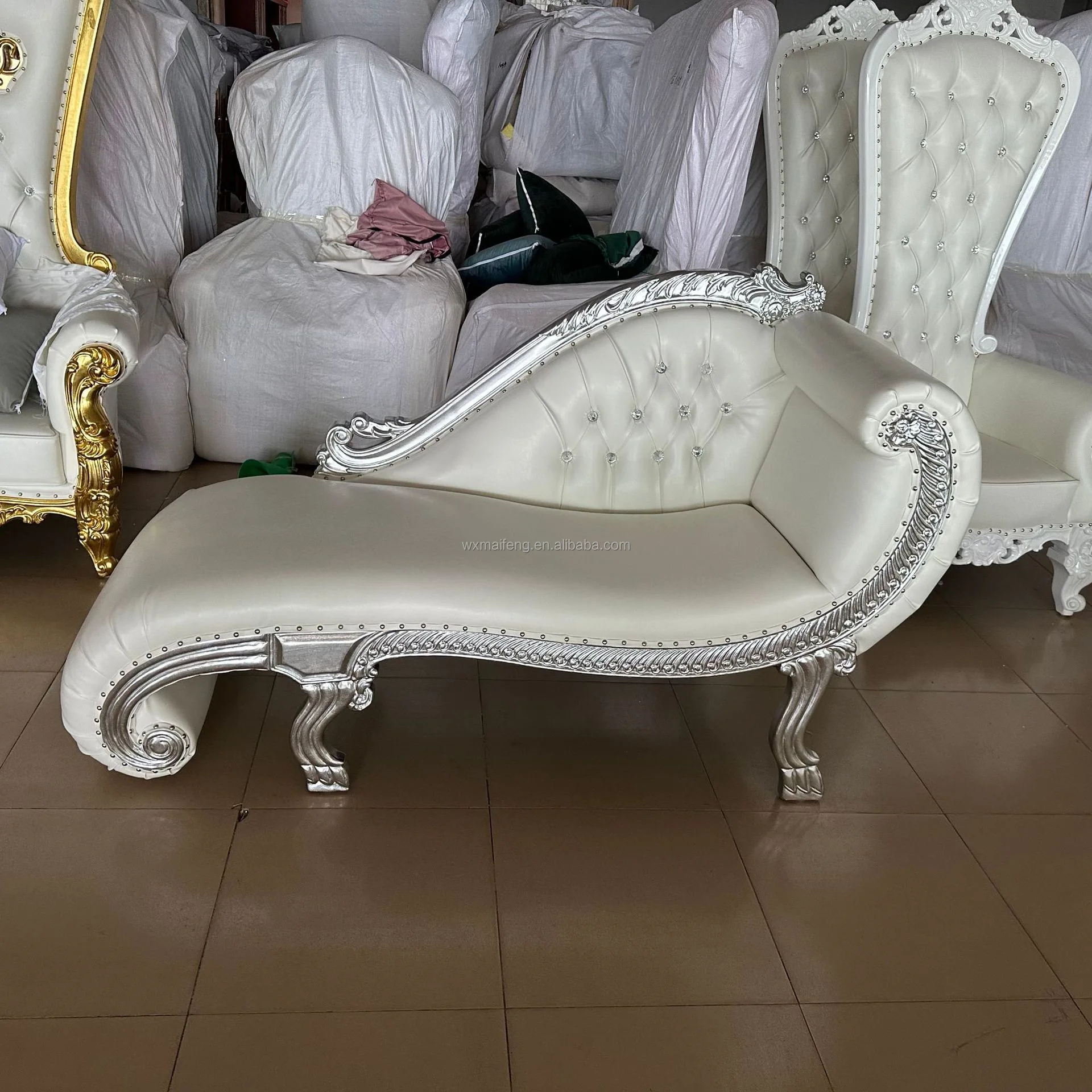 2026 Hot Selling Luxury and Single Sofa Golden High Back Banquet Classic King Queen Royal Throne Hotel Wedding Chair