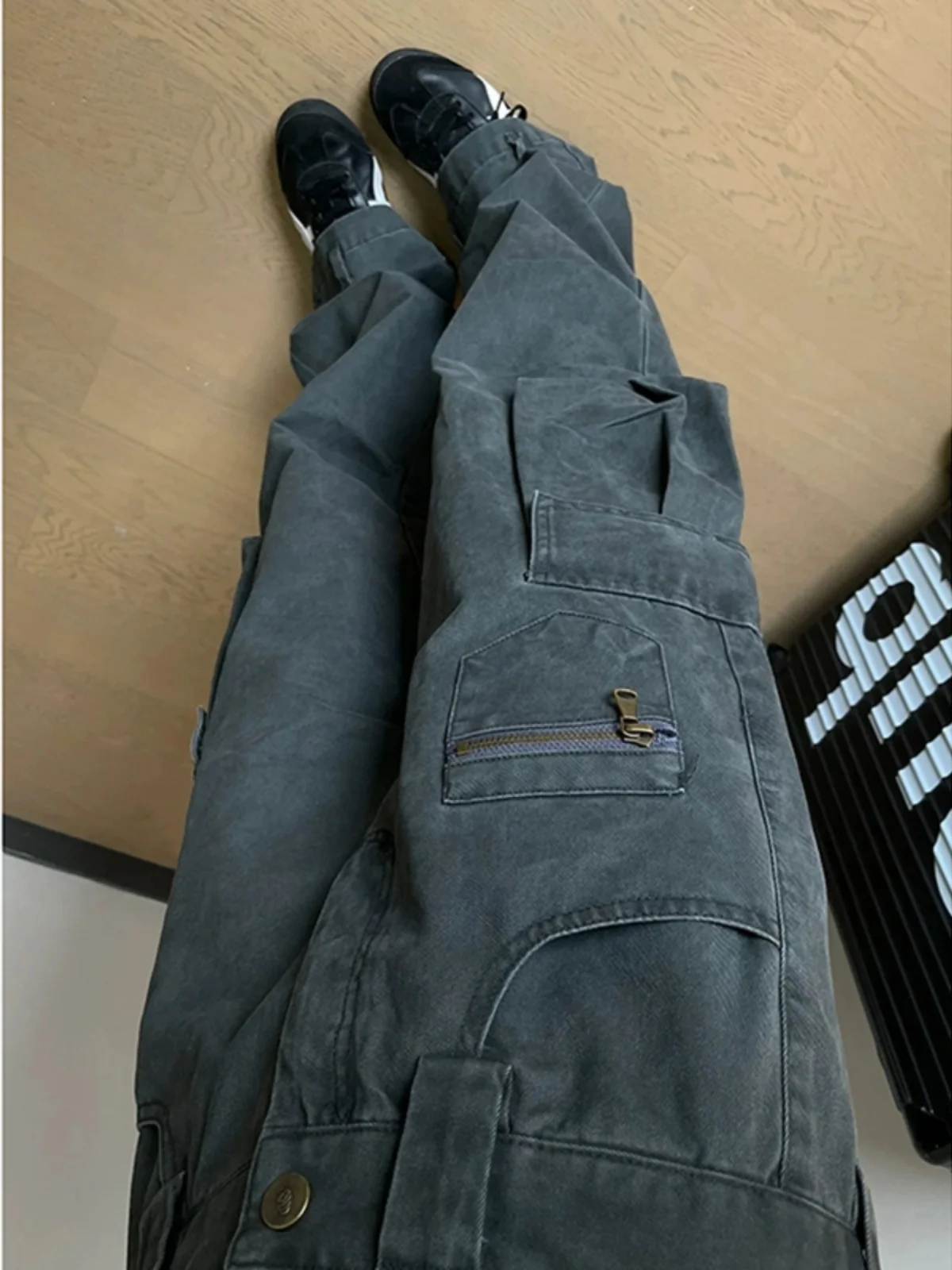 

Американские рабочие брюки в стиле ретро, мужские весенне-осенние брюки, новинка 2024, функциональные длинные брюки, широкие прямые брюки с несколькими кетами...