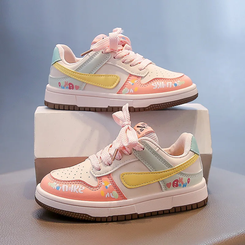 2025 Nuovo stile primavera autunno scarpe da ginnastica casual alla moda e versatili per bambini scarpe sportive comode e traspiranti per esterni