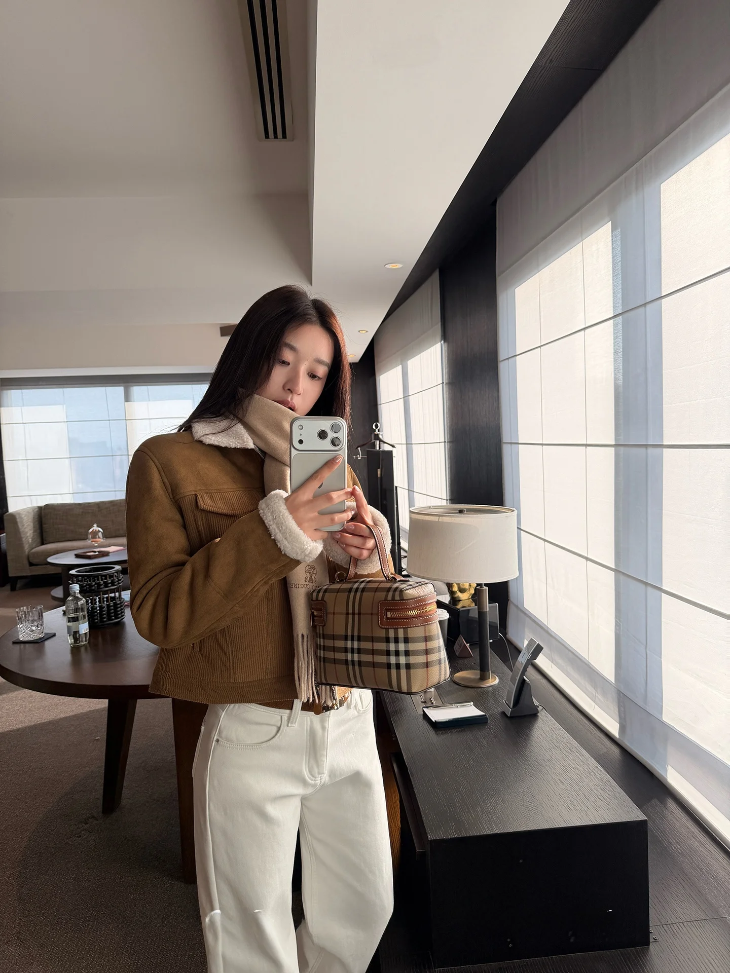 

Женское зимнее пальто в стиле ретро с воротником из овечьей шерсти, повседневное, из вельвета, с лоскутным дизайном, на молнии, длинное