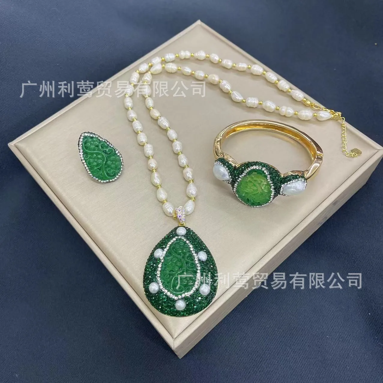 

Bud Chalcedony Jewelry Set Natural Green Jadeite Inlaid Crystal Pearl Factory Direct pendant Necklace Rings