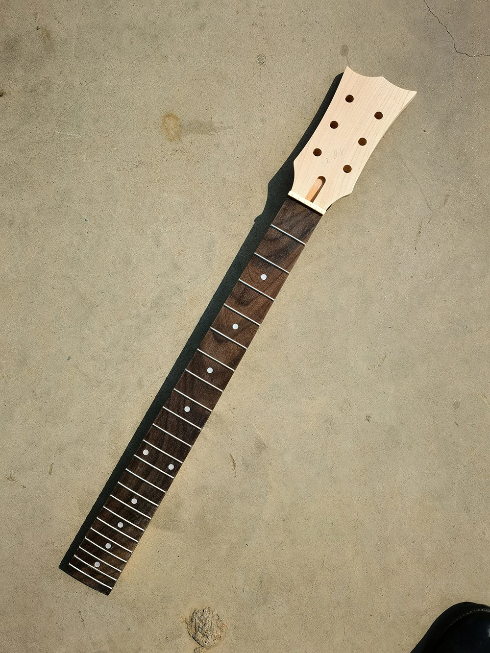 

Maple Guitar Neck 22 Fret 25.5 Inch Rosewood Fretboard Bolt On dot inlay