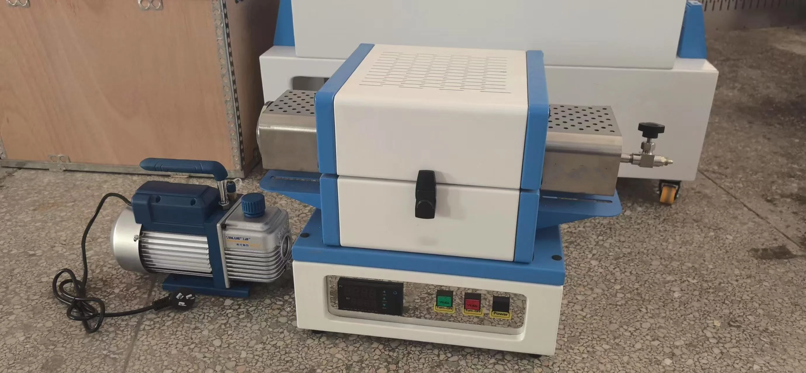 

Laboratory vacuum furnace