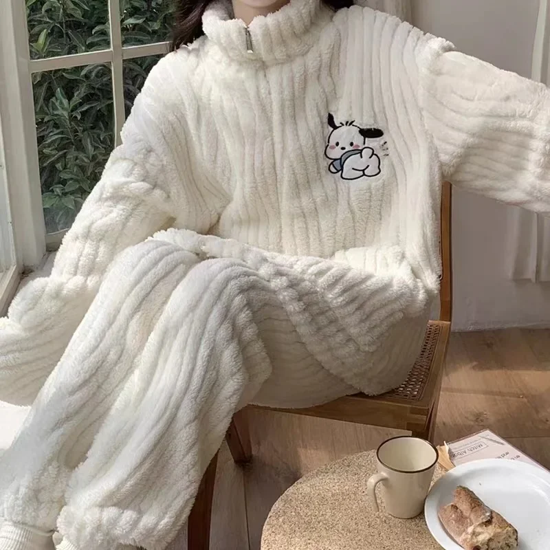

Новинка 2024, осенне-зимняя пижама Hello Kitty, женская утепленная флисовая Повседневная Домашняя одежда большого размера на молнии из кораллового флиса