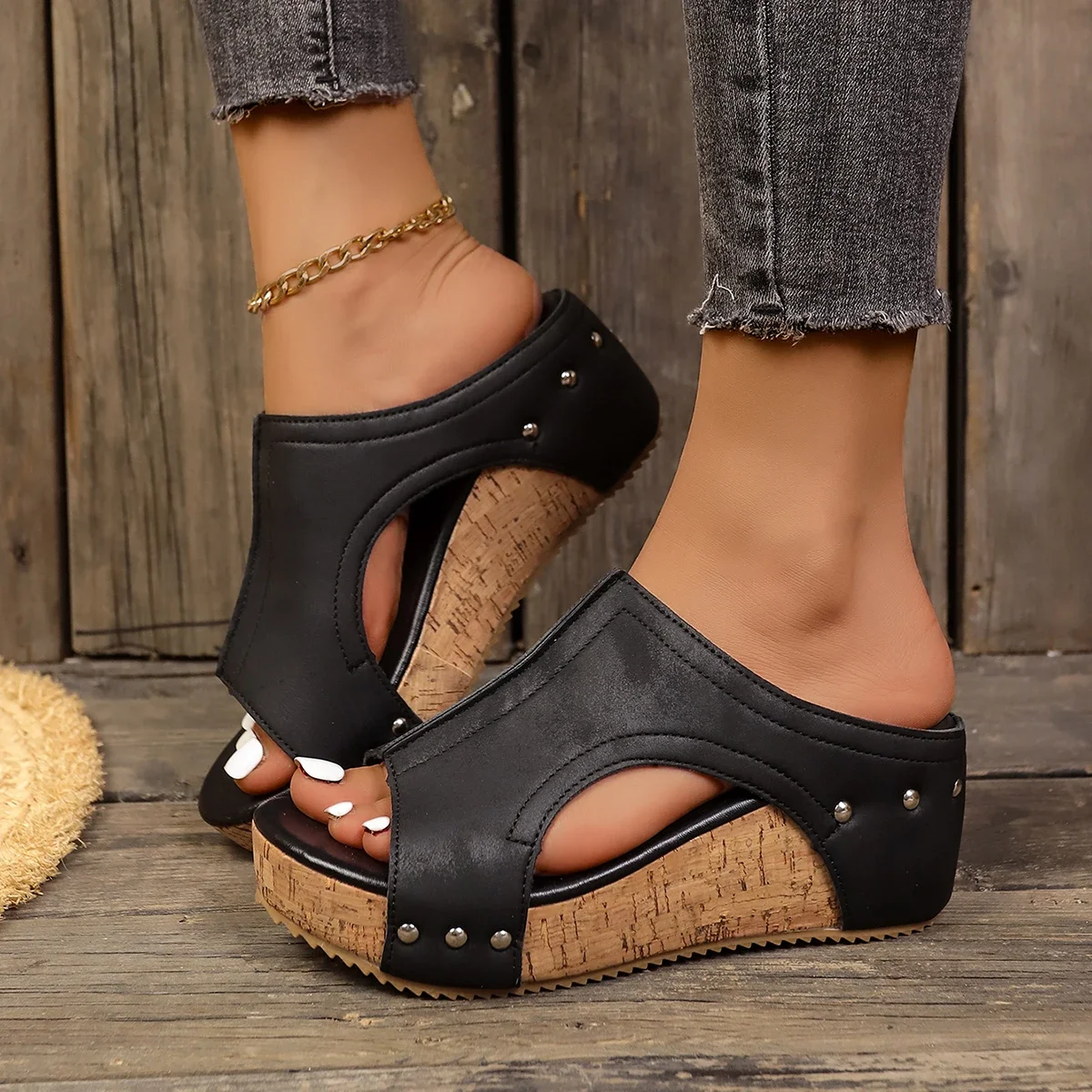 

New Women's Platform Sandals Retro Rivet Leather Slippers Summer Open Toe Beach Slippers Fashion Wedges Sandals Sandalias Mujer