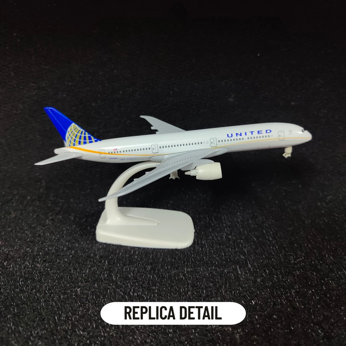 Scale 1:250 Metal Aircraft Replica, United B787 Airplane Aviation Model Miniature Art Kid Fidget Boy Toy