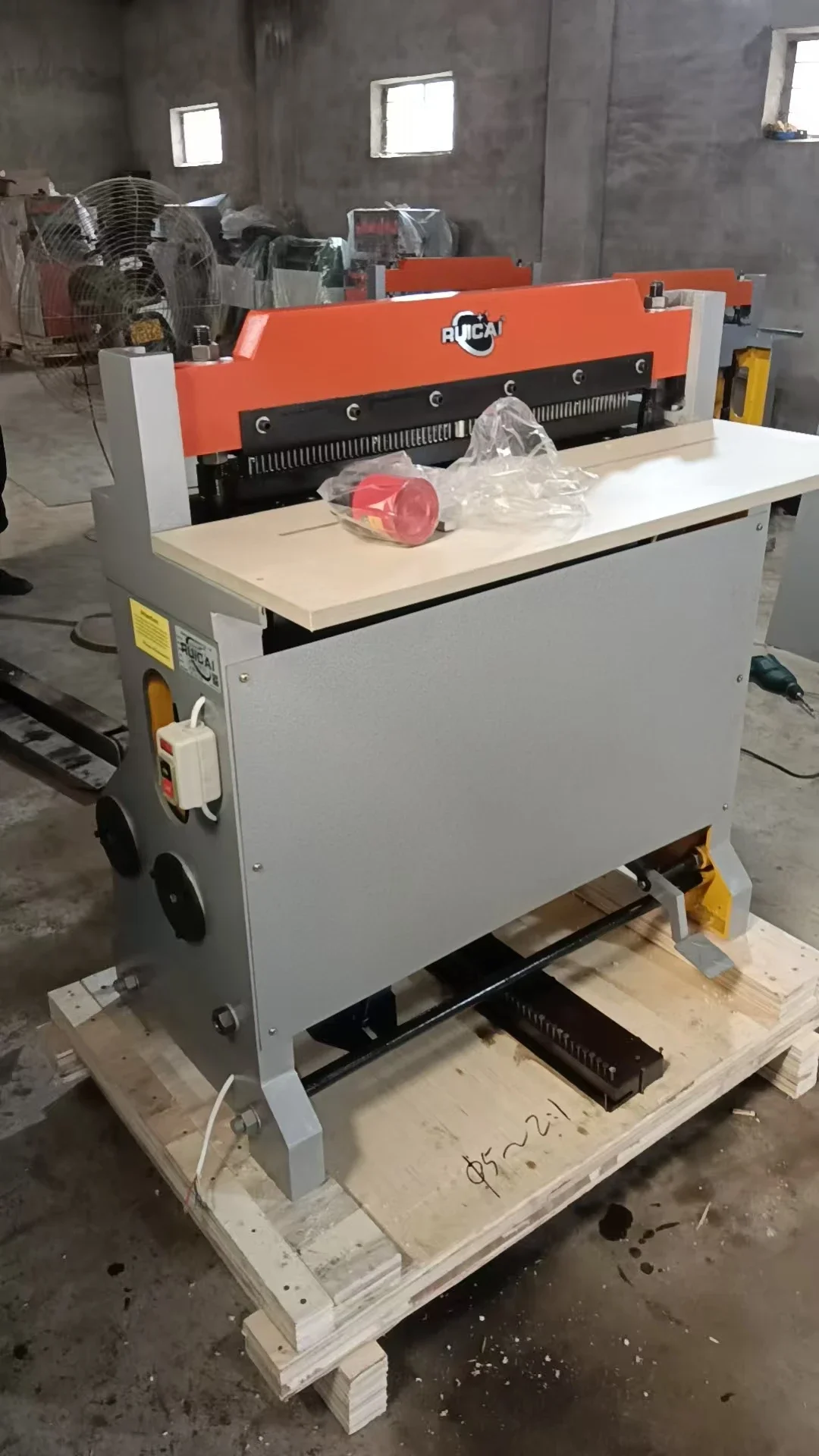 CK-620 Industrial Paper Calendars Notebook Hole Paper Drilling Puncher Professional Heavy Duty Punching Machine for Office