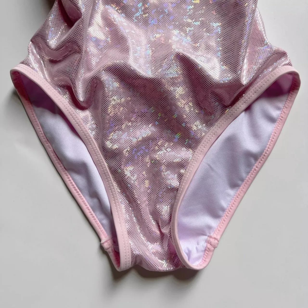 New pearl powder racing swimsuit, sexy and beautiful back, belly cover and thin competitive sports one-piece swimsuit for women