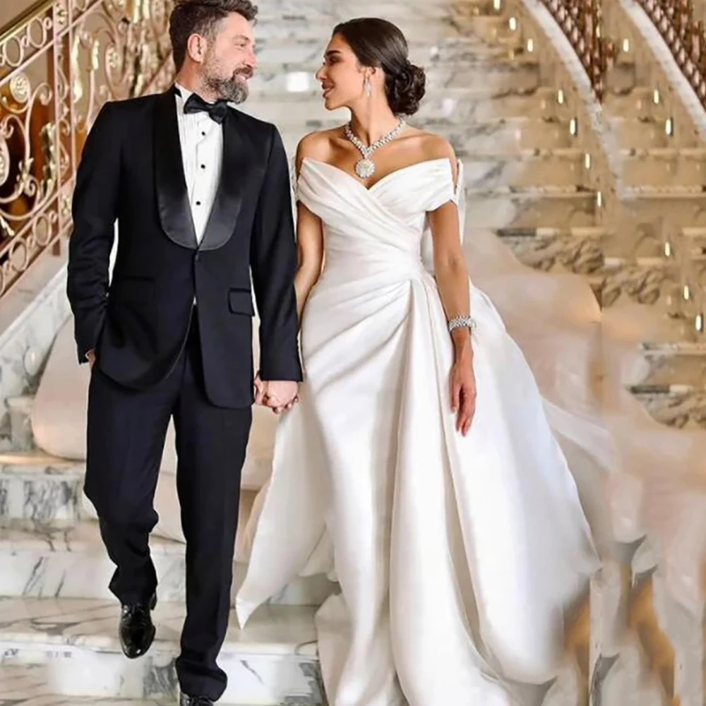 

Off The Shoulder Pleat Wedding Dresses Customized 2025 Chic White Sleeveless Bridal Gowns Backless Satin Women Dress