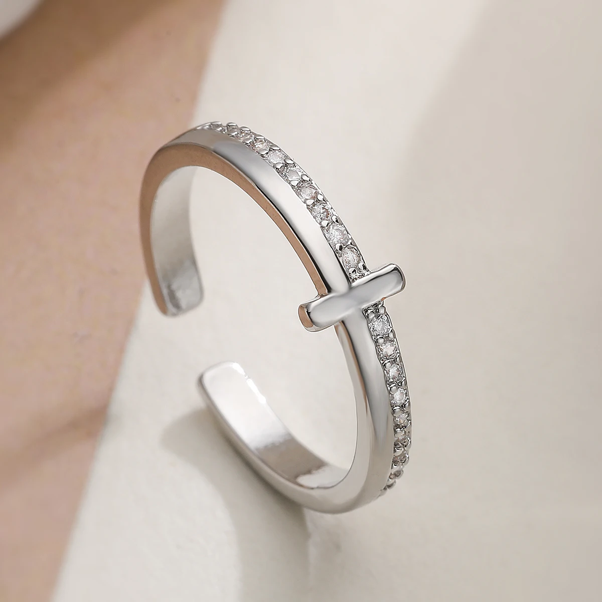 Brass Cross Zircon Open Cuff R - Minimalist Ring Stackable recension och pris