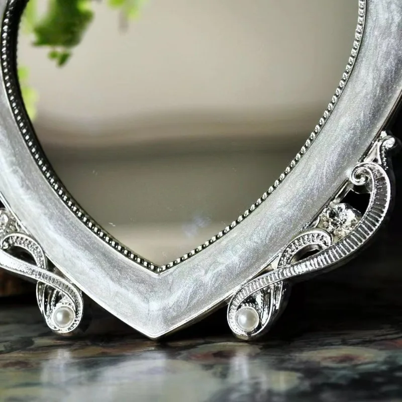 European Heart-shaped Desktop Mirror HD Single-sided Love Desktop Retro Makeup Mirror Dressing Mirror Decoracao Para Sala