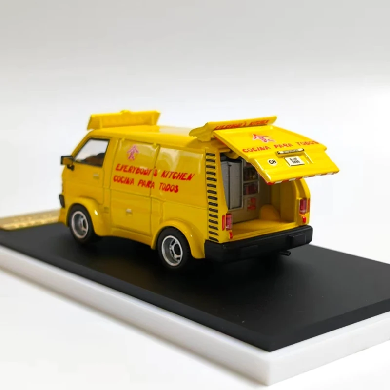 MK Diecast 1:64 مقياس 2025 Delica L300 شاحنة طعام مع دمية سبيكة محاكاة نموذج سيارة مجموعة تذكارية هدية عرض ثابت