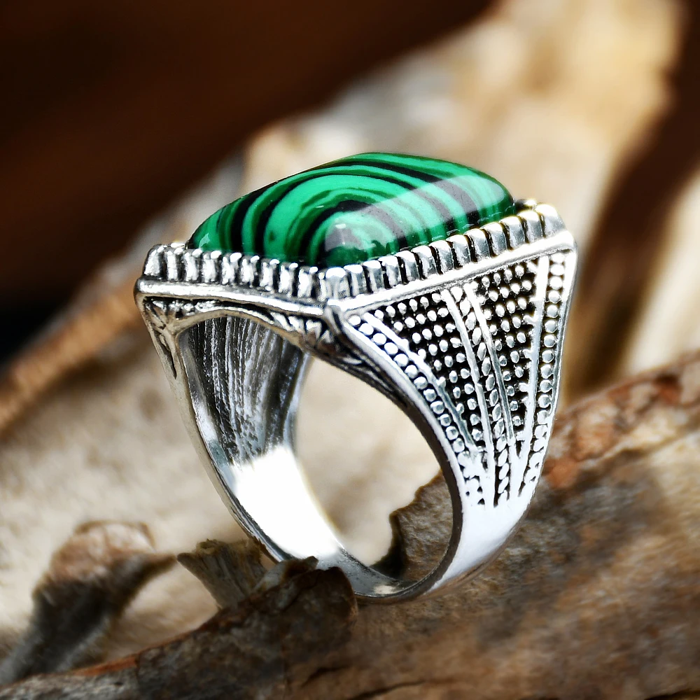 Yumfeel New Malachite Ring Men & Women Fashion Antique Silver Plated Setting Green Gemstone Retro Ring