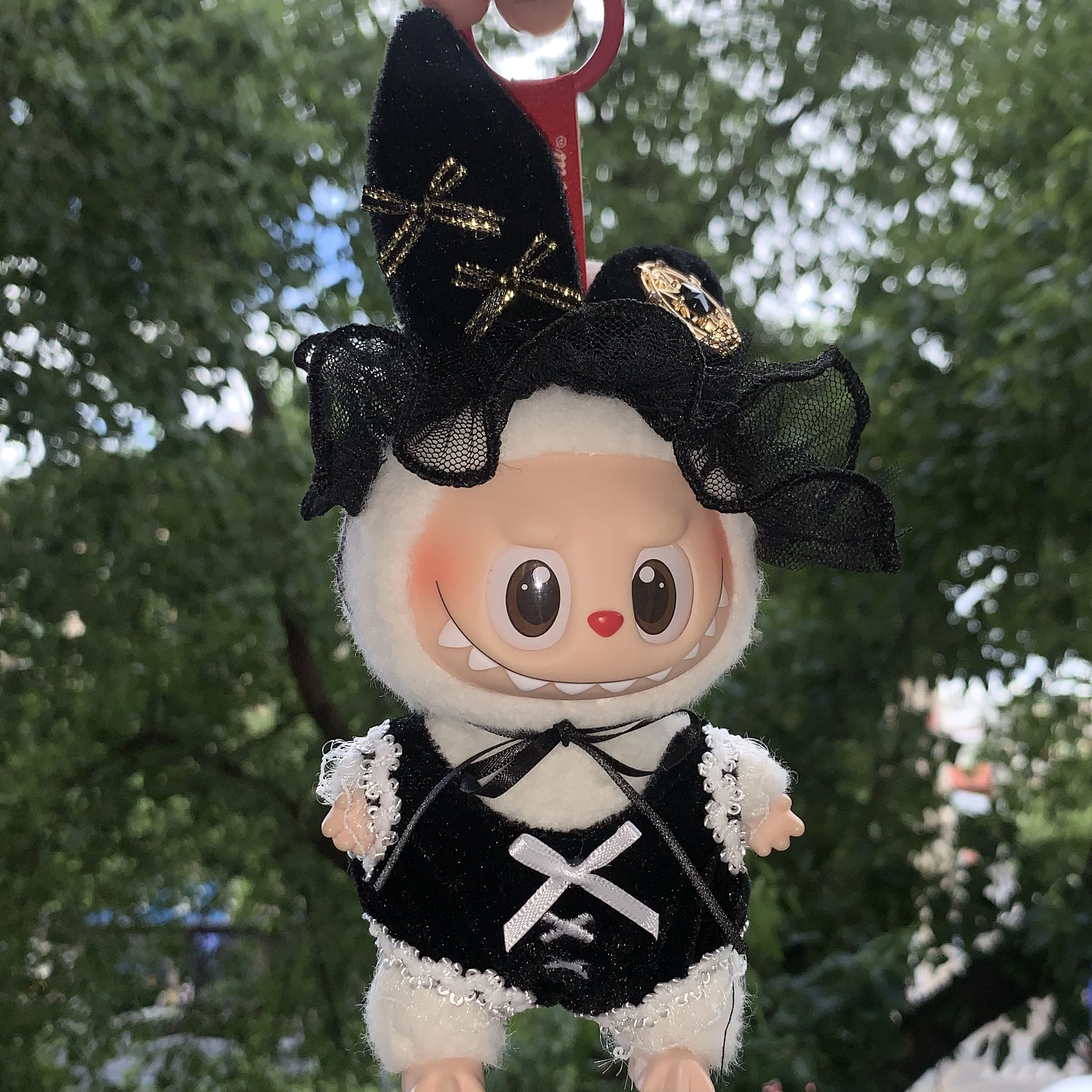 

Halloween Little Witch 15-17cm Labubu outfit, high-end handmade dress, suitable as a cute gift for children.