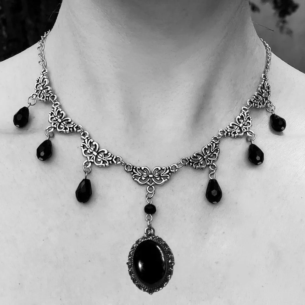Gothic Punk Court Hollowed-out Flower Plate Black Teardrop Tassels Oval-shaped Glass Crystal Pendant Necklace for Women Jewelry