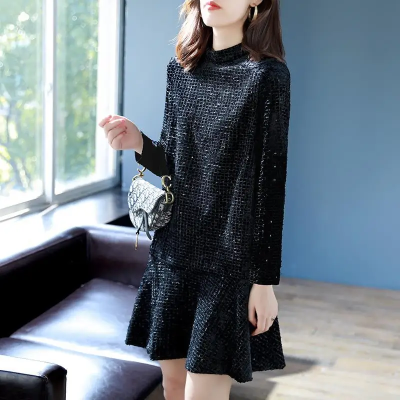 Xiaoxiangfeng Sequin Velvet Women\'s Autumn and Winter New Pullover Round Neck Plaid Bottom Western Style Long Sleeved Dress