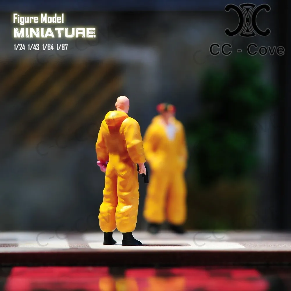 Painted Miniatures1/24 1/43 1/64 1/87Two Male Safety Officers Wearing Yellow Safety Suit Scene Figure Model Toys View Decoration