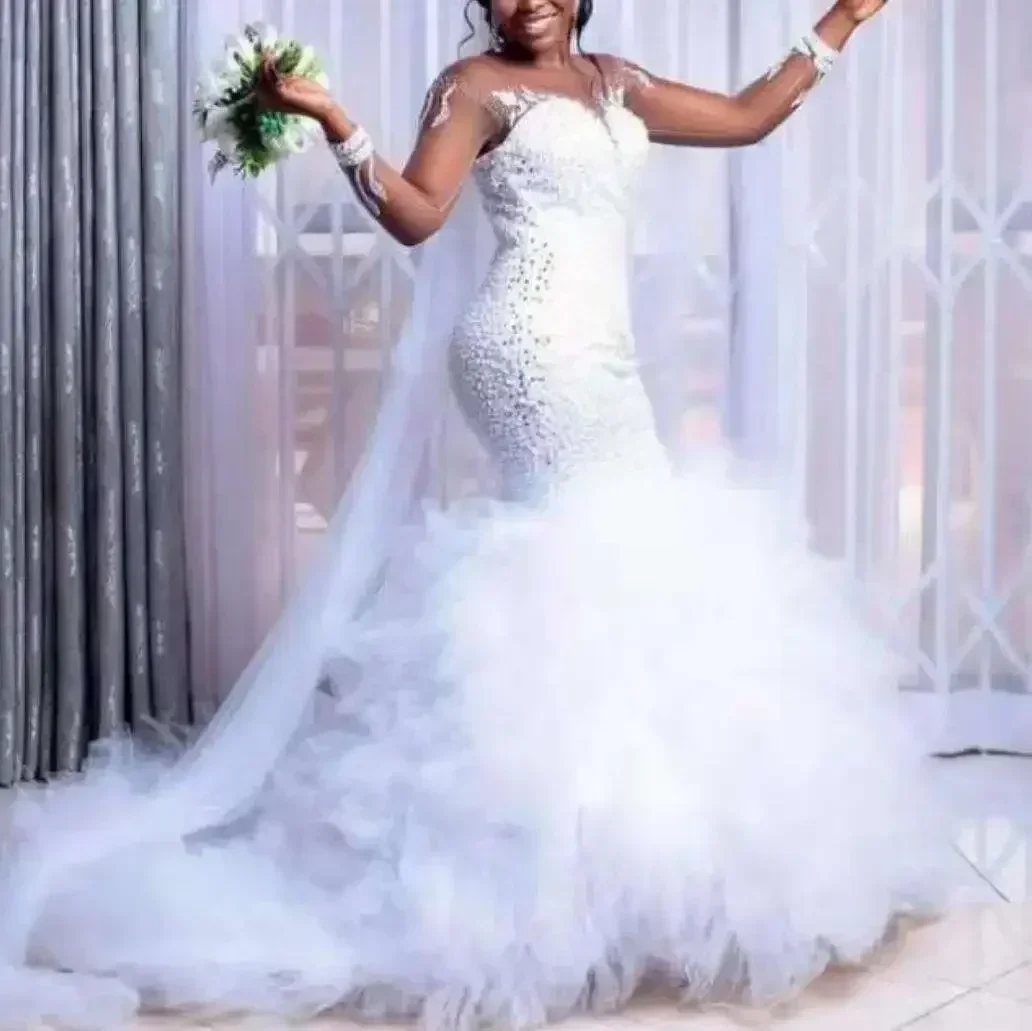 Maßgeschneiderte glänzende Perlen-Pailletten-Meerjungfrauen-Hochzeitskleider Robe De Mariee mit langen Ärmeln, dezentes, mehrlagiges Tüll-Brautkleid