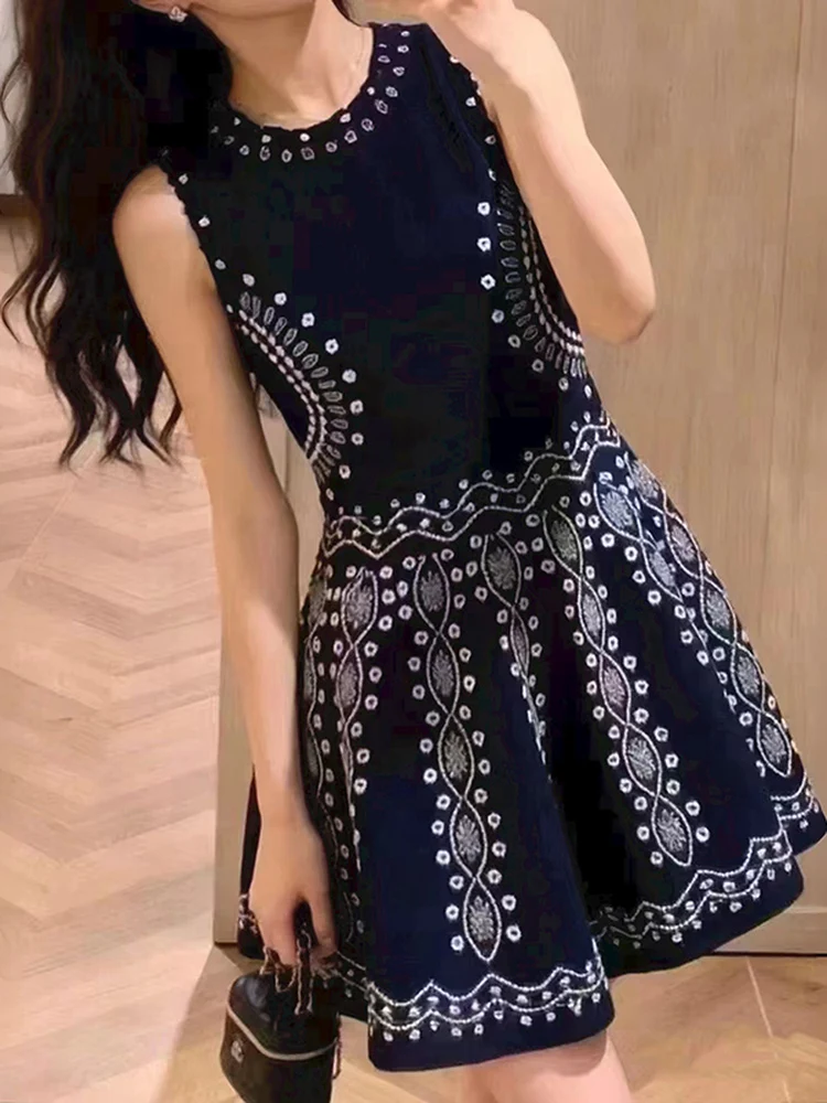 

Spring Summer 2026 Knitted Floral Embroidery Waist-Cinching Sleeveless round Neck Umbrella Skirt Dress for Women French Style