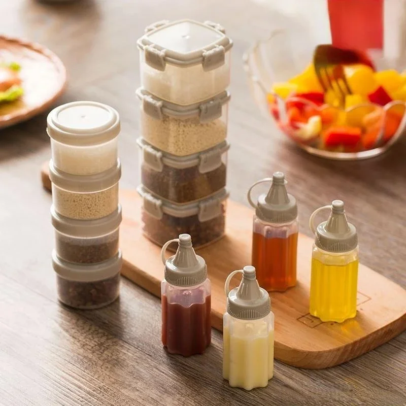 4PCS/Set Portable Mini Sauce Seasoning Box Dispenser Transparent Spices Bottle with Lid Salt Spice Jar Sauce Squeeze Bottle