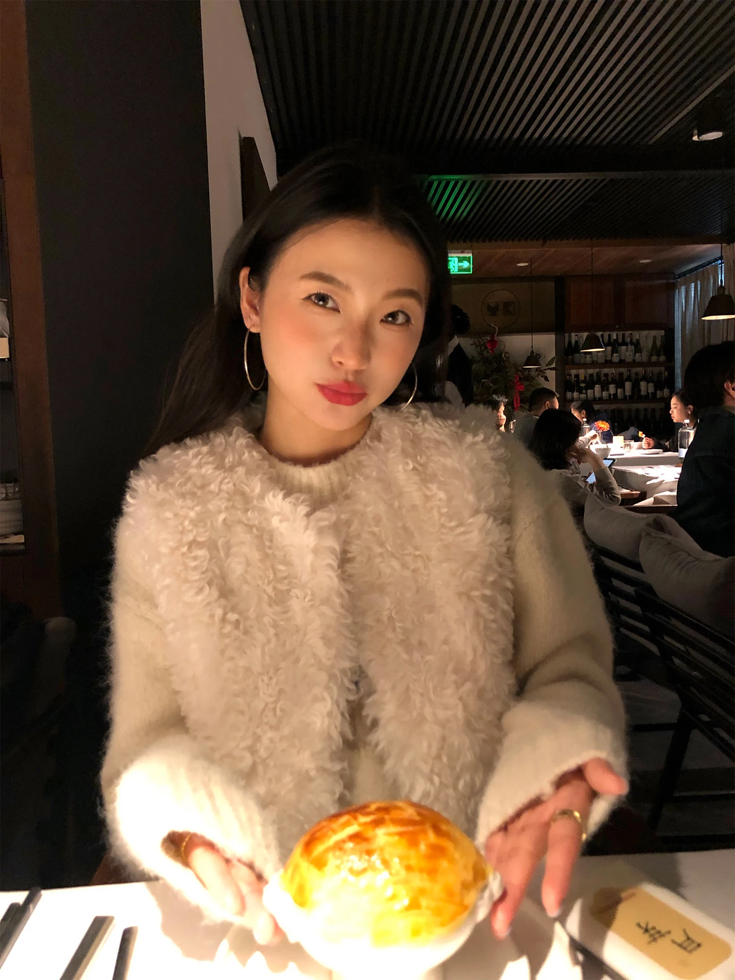 

Весна 2026: Женская теплая, экологичная, короткая, приталенная жилетка из искусственного меха для повседневной носки