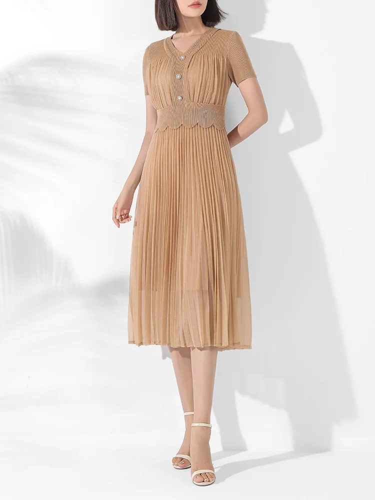 MIYAKE Summer new design of dress with V-neck short sleeved pullover and pleated mid length pleated skirt [20240686]