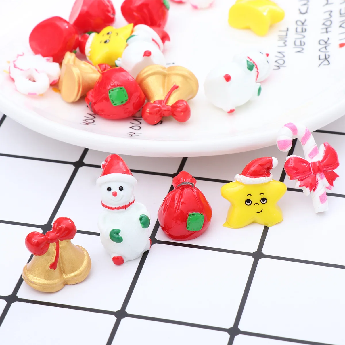 

20 Pcs Christmas Crafts Decorations Resin Ornament Miniature Landscape Accessory Plant