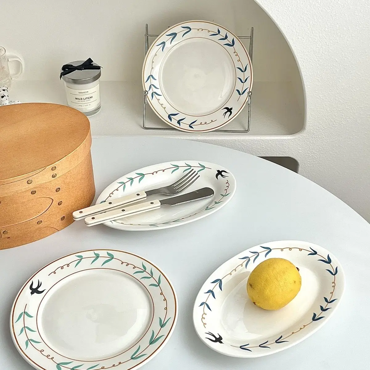 

Japanese retro ceramic plate gold edge French swallow deep plate high value dish salad dessert plate