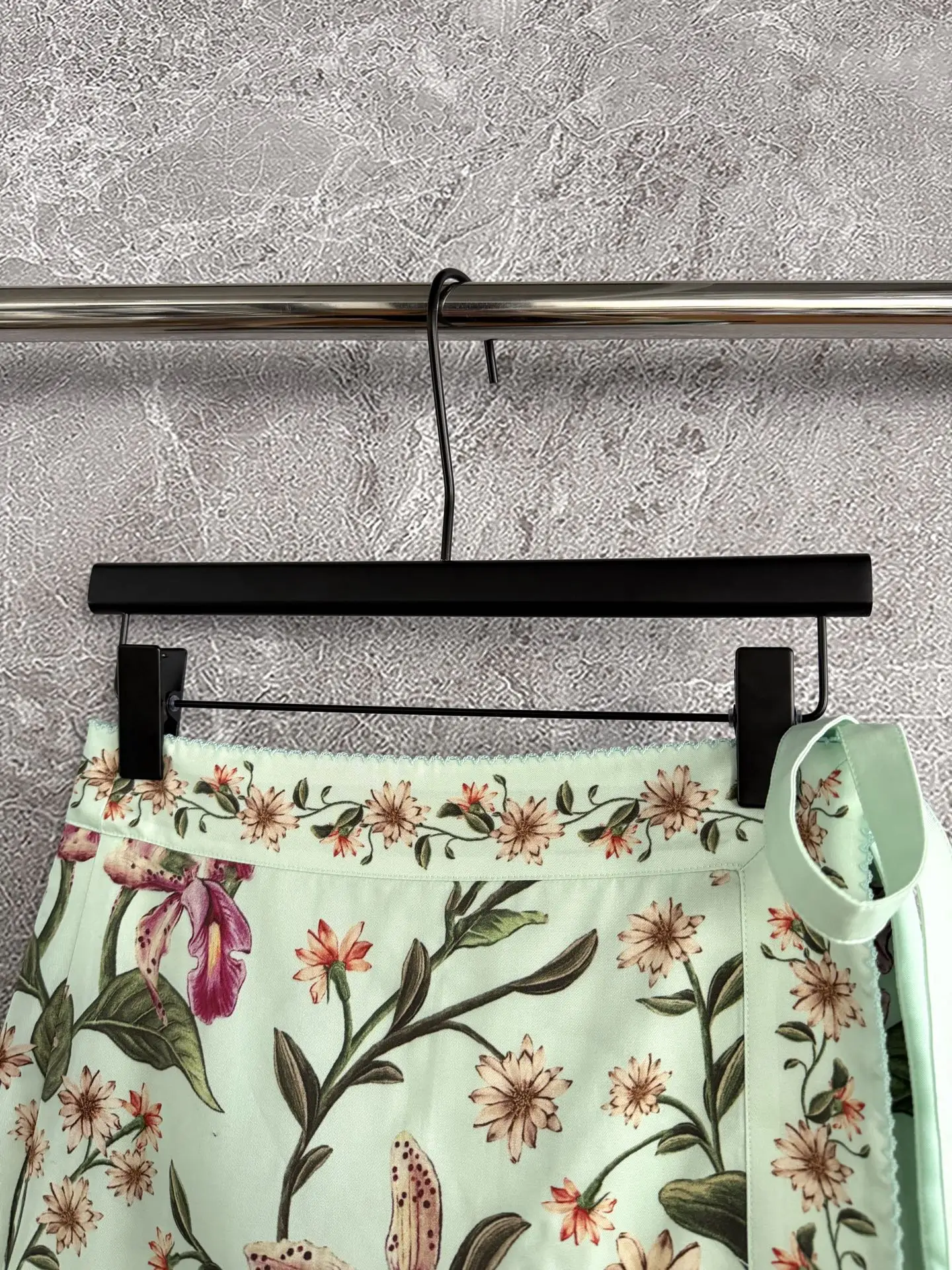 Falda con estampado de flores verdes para mujer, minifalda de cintura alta envuelta con borde bordado de encaje