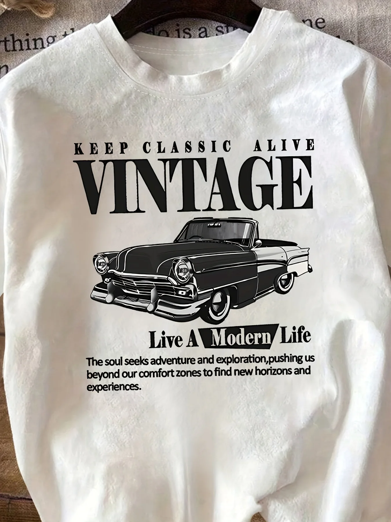 T-shirt da donna con motivo auto vintage "Keep it Classic" design top casual bianco con materiale traslucido artistico nero e grigio