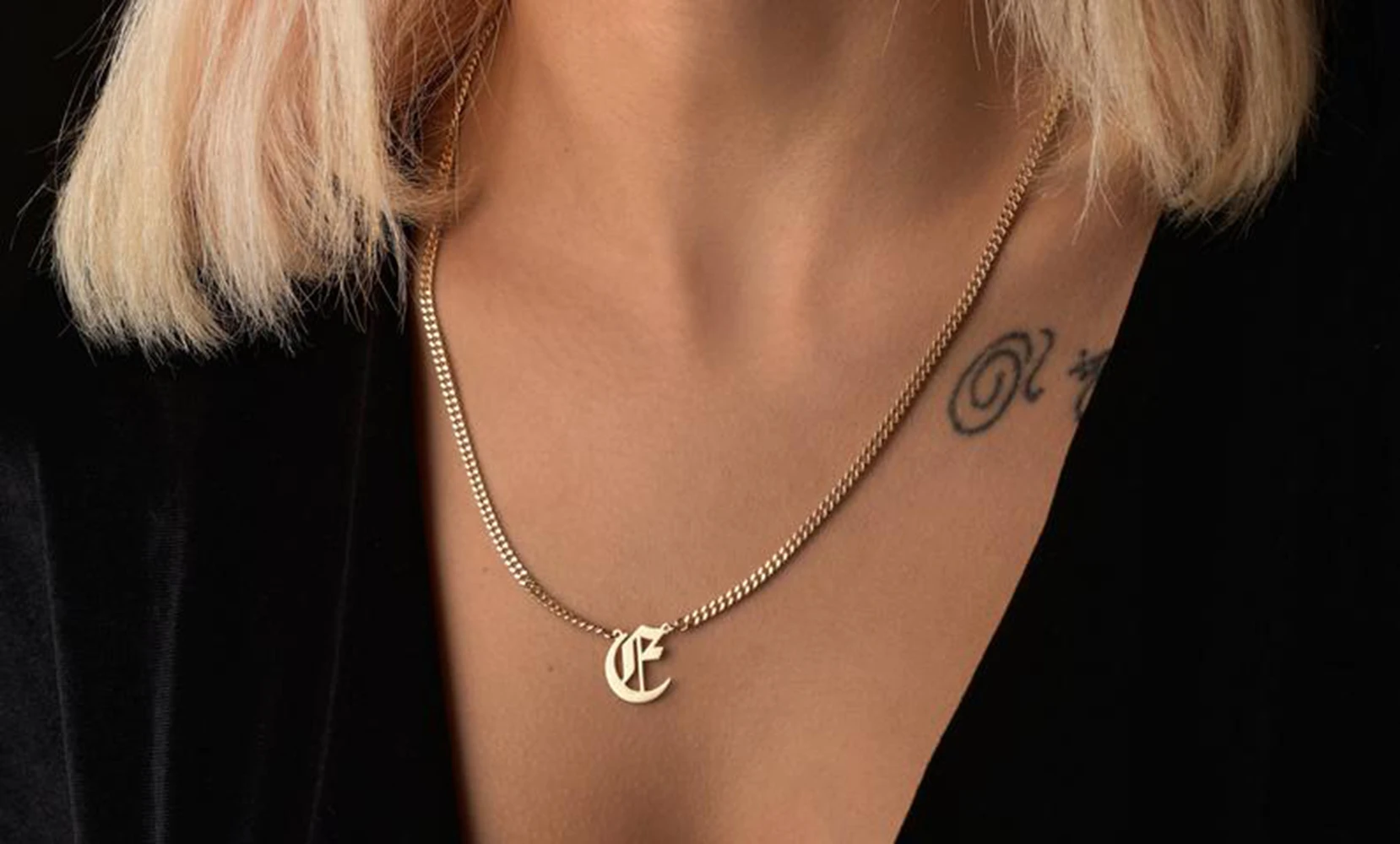 Personalized Old English A-Z26 Letter Necklace Name Golden Stainless Steel Gothic Cuban Chain Womens Trend Jewelry Gifts