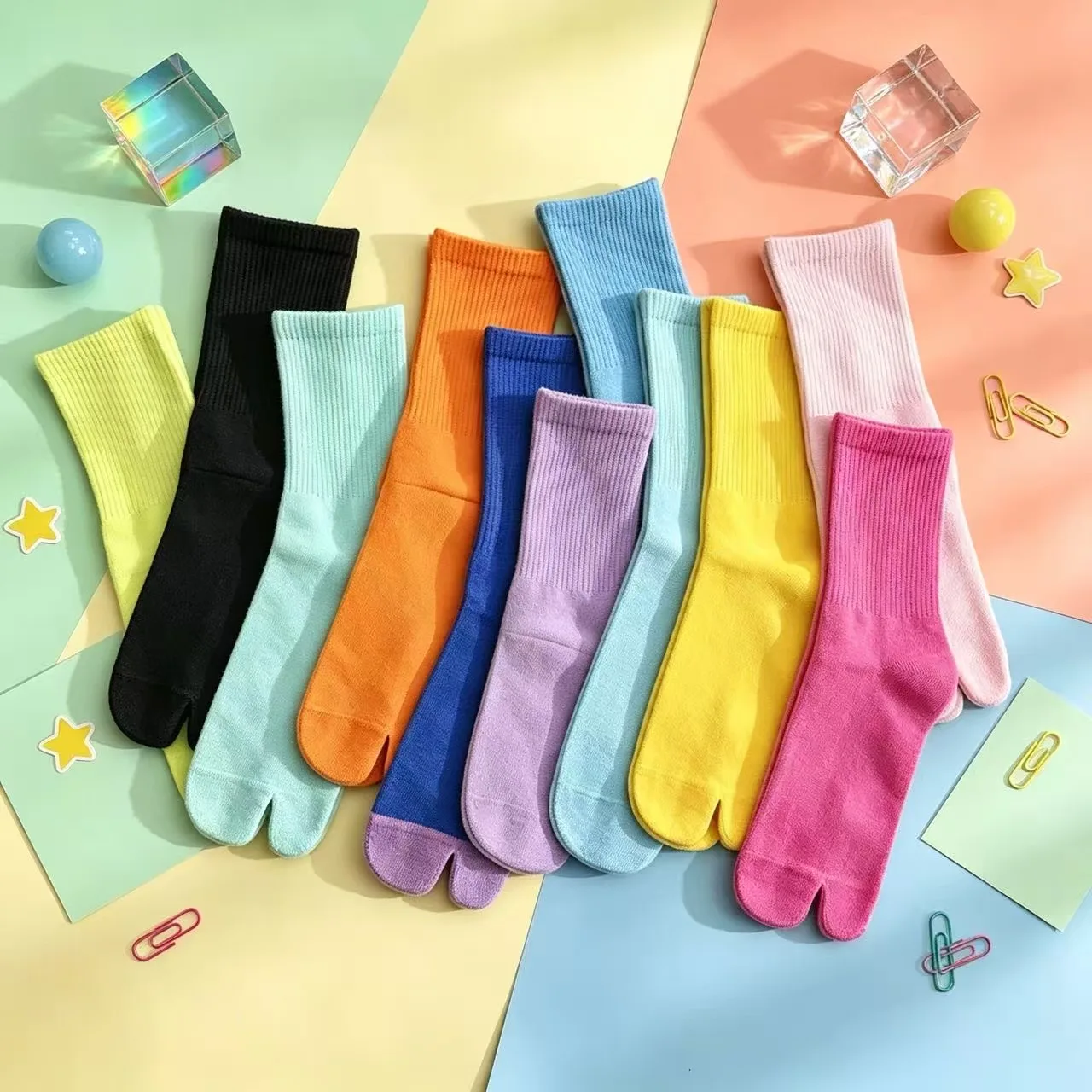 Candy Color Mid-Calf Tabi Socks, Soft Ribbed Two-Toe Split Socks, Fashion Solid Color Crew Socks for Flip Flops, Unisex Daily We