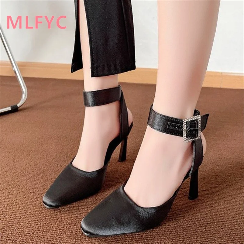 

Women's Summer New Metal Button Fashion High Heel Shoes Women's Water Diamond Baotou Fashion Sandals