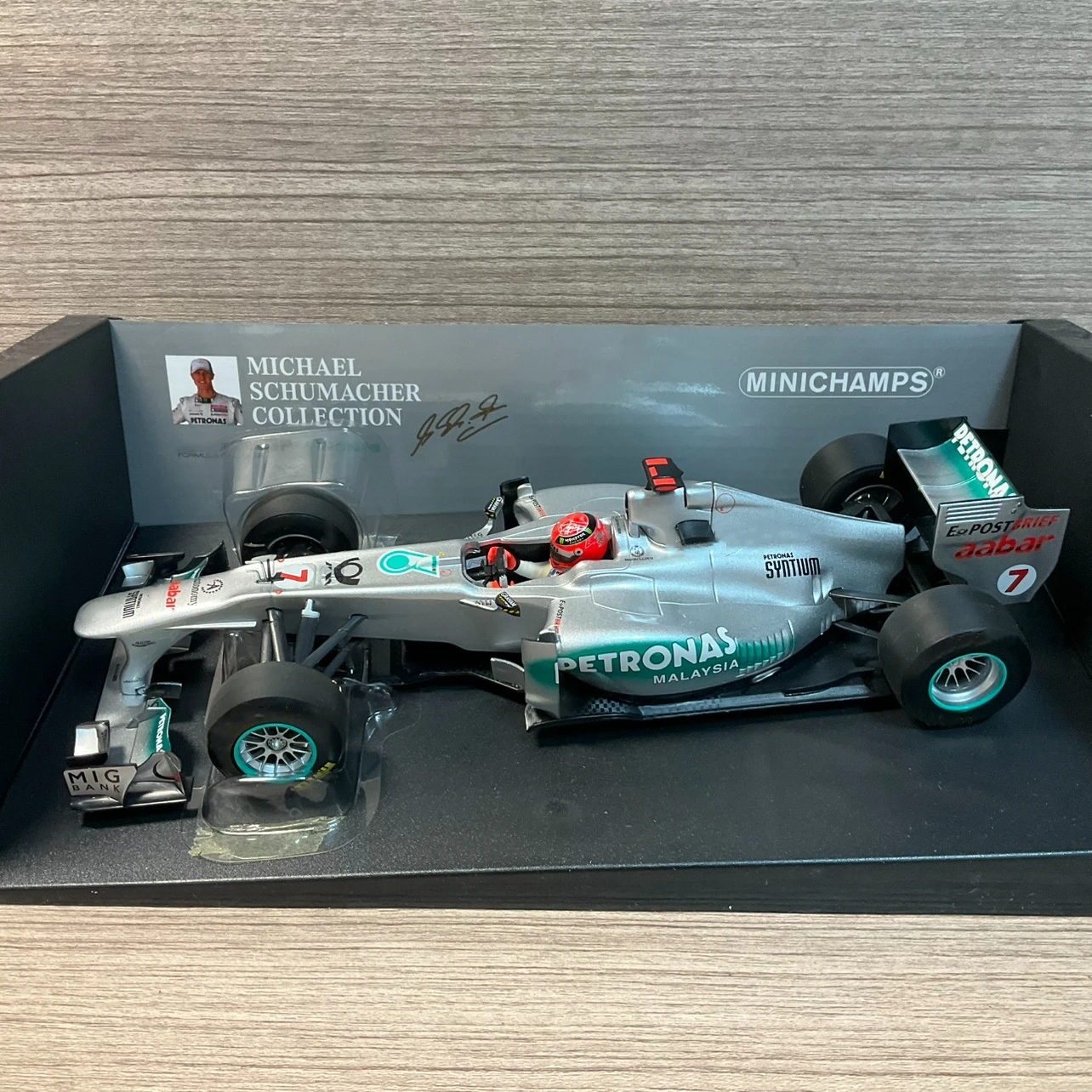 Minichamps 1:18 F1 2011 Schumacher W02 Simulation Limited Edition Resin Metal Static Car Model Toy Gift